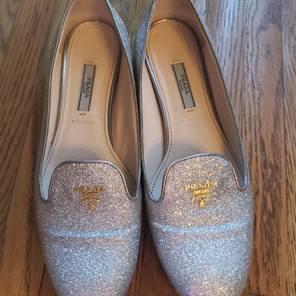 Prada - Picture 3 of 4